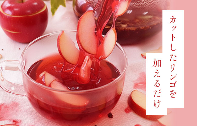 アレンジレシピ カットしたリンゴを入れている様子