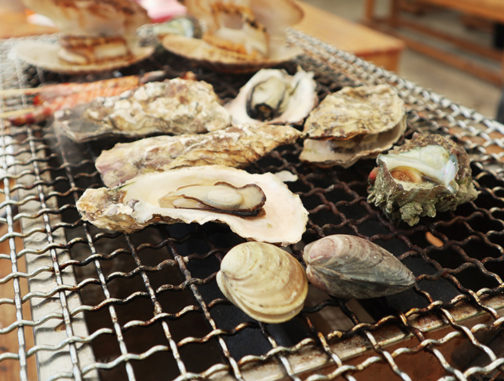 糸島の風物詩、牡蠣小屋