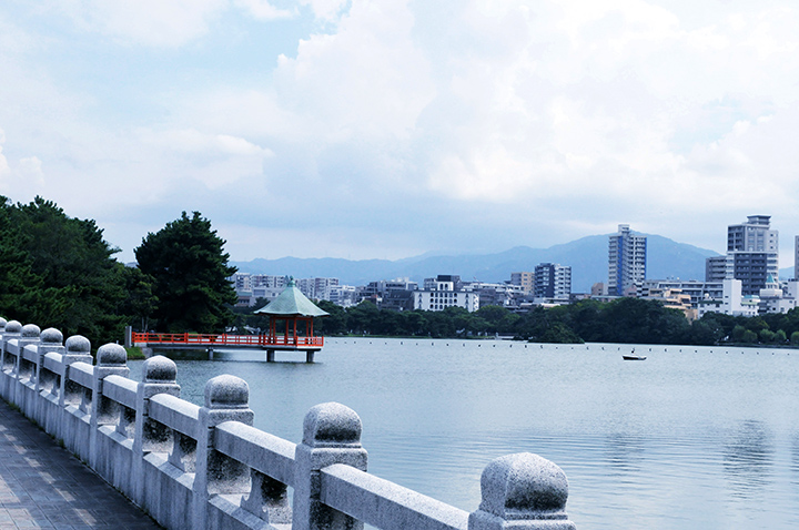 大濠公園は大きな池がとても特徴的