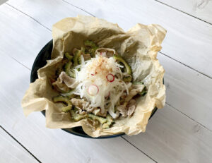 夏バテ解消-ゴーヤと豚肉のニンニク梅味噌の蒸し焼きしゃぶサラダ