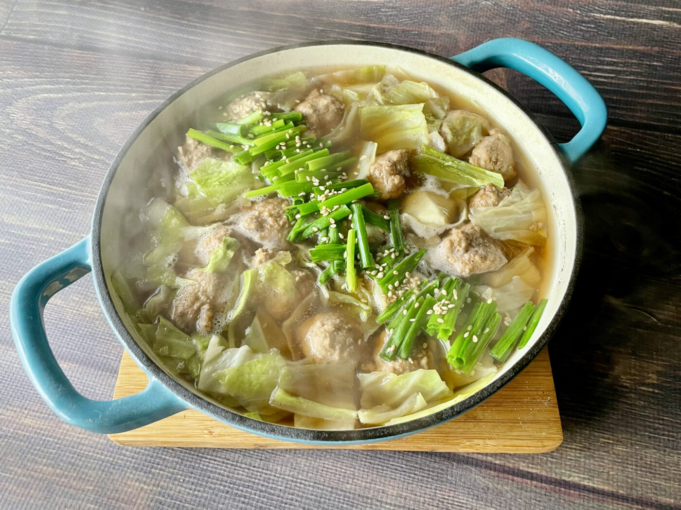 腸活レシピ-食物繊維たっぷり鶏団子とキャベツのお鍋