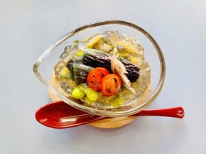 スプーンで食べるコラーゲン-なすとアサリのジュレ浸し