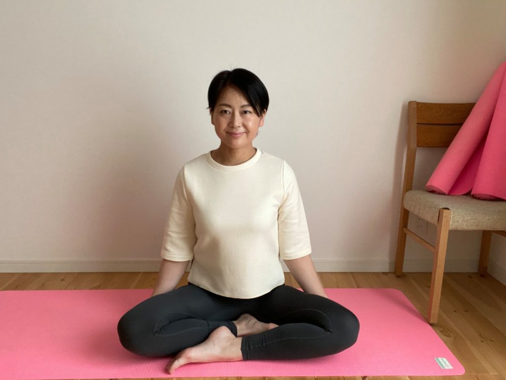 股関節の柔軟性を高めるやさしいヨガポーズ ヨガインストラクターコラム